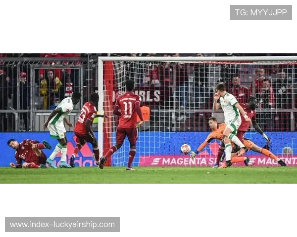 拜仁赛季首败剖析：体能瓶颈与防线轮换失误致不败金身告破