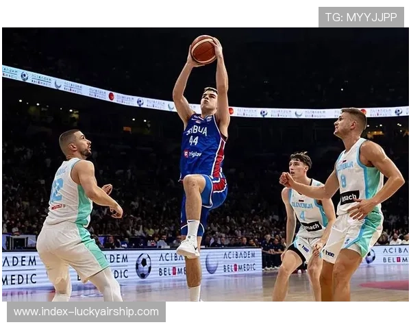 托皮奇抗癌成功迎NBA首秀，全场起立鼓掌致敬