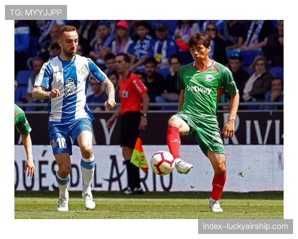 终场哨响,为保级拼尽全力的阿拉维斯老将门将帕切科泪洒赛场